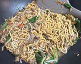 Foto langkah ke 6 dari resep Mie Goreng Nyemek Cakalang.