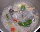 A picture of step 4 of Clear Soup Tom Yum with Mackerel.