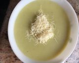 Póréhagyma krémleves recept fázis 2 fotója