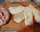 Foto del paso 1 de la receta: Tubos de calamar rellenos en salsa de tomate con arroz blanco