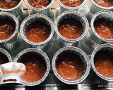 Foto del paso 5 de la receta: Magdalenas de cacao y calabacín