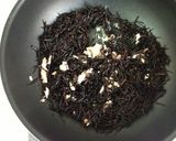 A picture of step 3 of For Bentos: Stir-fried Hijiki Seaweed, Tuna and Chinese Cabbage with Oyster Sauce and Mayonnaise.