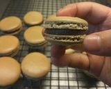 Foto langkah ke 12 dari resep Mocha Macaroons with Chocolate ganache fillings.