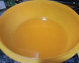 A picture of step 3 of Mango jelly crystal ice cream.