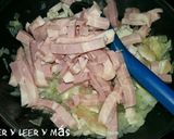 Foto del paso 2 de la receta Pimientos rojos rellenos de pollo, bacon y verduras (asados)