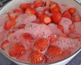 A picture of step 6 of Sparkling Strawberry Confiture.