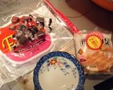 A picture of step 1 of Delicious Chocolate Pies Wrapped in Dumpling Wrappers.
