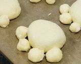 A picture of step 8 of Paw Shaped Green Tea Custard Cream Bread.