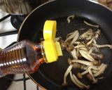 A picture of step 1 of Fried Shimeji Mushrooms with Sesame Oil.