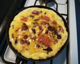 Foto del paso 3 de la receta: Tortilla de huevo con chorizo y cebolla