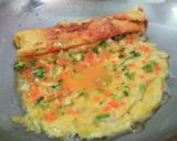 Foto langkah ke 3 dari resep Telur Gulung Sayuran.