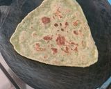 A picture of step 4 of Green paratha.
