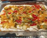 Foto del paso 10 de la receta: Masa de pizza con multisemillas casera con queso de untar y verduras