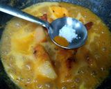 A picture of step 3 of Besan & sweet melon curry.