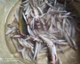 Hình bước làm 1 của món Cá tép kho tương