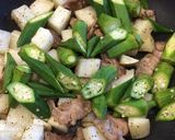 菲姐私房菜-香炒山藥秋葵肉片的食譜步驟3照片