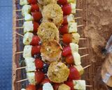Foto del paso 3 de la receta: Pincho de tomate cherry queso de máquina al pesto