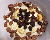 Foto del paso 4 de la receta: Gachas de avena con mix de frutos secos, uvas pasas y chocolate
