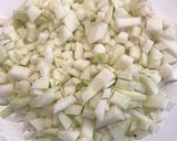 Une image de l'étape 1 de Chou rave avec graines de courge et tournesol.