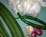 Foto langkah ke 1 dari resep Tumis Kisik Jamur berkuah.
