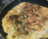 Foto del paso 5 de la receta: Tortilla de ajo cebolla y perejil