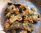 รูปขั้นตอนการทำที่ 2 ของ ผัดเผ็ดปลาดุกกรอบกับข้าวบุกผัดไข่ คีโต