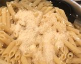 Foto del paso 5 de la receta: Pasta a los tres quesos