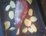 Foto del paso 11 de la receta: Paletilla de cordero con salsa de vino, manzana y pera