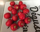 Une image de l'étape 7 de Melon farci aux tomates bicolores, feta, radis et menthe fraîche.