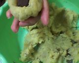Foto langkah ke 2 dari resep Banana choco ball.
