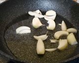 Foto langkah ke 5 dari resep Oseng Sate Goreng.