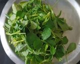 A picture of step 2 of Methi kadigole.