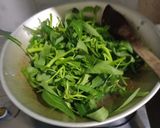 Foto langkah ke 3 dari resep Tumis Kangkung Belacan.
