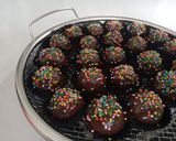 Foto langkah ke 5 dari resep Bola-Bola Coklat Sprinkle.