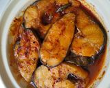 Hình bước làm 6 của món Catfish kho tộ (công thức để kho các loại cá da trơn)