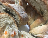 Foto del paso 9 de la receta: 🥖PAN RÚSTICO🥖 CASERO🤩 RELLENO CON ALBAHACA FRESCA🌿Y AJO🧄 // CEBOLLA🧅 Y AJÍ🌶