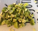 Une image de l'étape 4 de Salade d'ananas aux kiwis et jus de pêches.