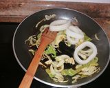 Foto del paso 2 de la receta: Calamares salteados con verduras