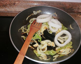 Foto del paso 2 de la receta: Calamares salteados con verduras