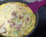 Foto del paso 5 de la receta: Tortilla de patatas, calabacín y jamón serrano