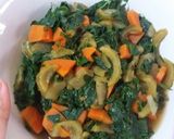 Foto langkah ke 5 dari resep Sayur daun kelor kuah kuning.