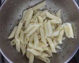 A picture of step 1 of Garlic olive dry pasta.