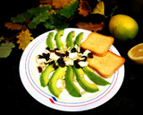 Foto del paso 3 de la receta: Desayuno de aguacate, queso griego y frutos secos