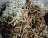 Foto langkah ke 3 dari resep Mie Goreng Solaria.
