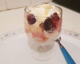 A picture of step 3 of Fruits parfait.