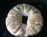 Foto del paso 6 de la receta: Rosca (pan) de tomate y aceituna (fácil)