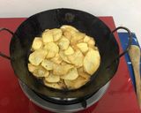 A picture of step 4 of Homemade Deep Fried Potato Crisps.