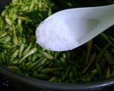 Foto langkah ke 2 dari resep Tumis Bunga Pepaya.