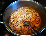 Foto del paso 5 de la receta: Semifrío de algarroba con galletas