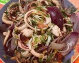 A picture of step 4 of Stir-Fried Squid with Bean Sprouts and Onions.